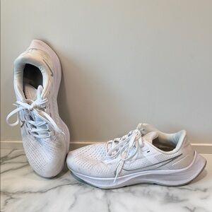 Nike Air Zoom Pegasus 38 running shoes women’s white size 8
